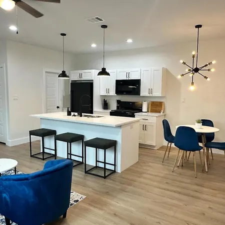 Cozy 3Br Retreat With Yard Vila